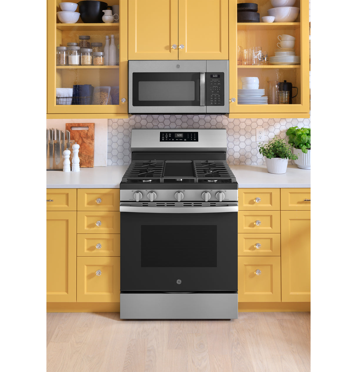 GE  30" Free-Standing Gas Convection Range with No Preheat Air Fry and EasyWash Oven Tray - Stainless Steel (GGF600AVSS)