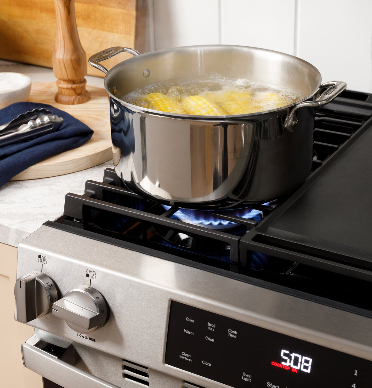 GE  30" Slide-In Front Control Gas Range with Crisp Mode - Stainless Steel (GGS500SVSS)