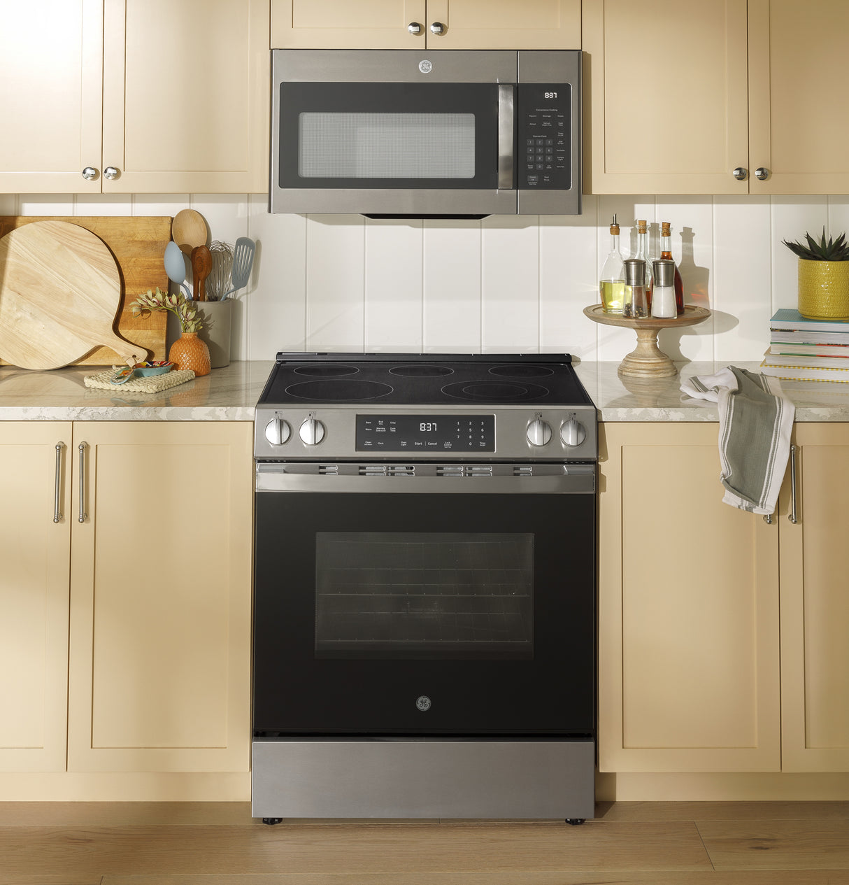 GE  30" Slide-In Electric Range with Crisp Mode - Stainless Steel (GRS500PVSS)
