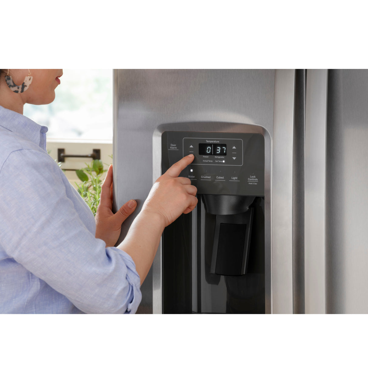 GE  25.3 Cu. Ft. Side-By-Side Refrigerator - Fingerprint Resistant Stainless (GSS25GYPFS)