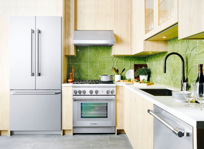 Thermador Masterpiece Low-Profile Wall Hood 30" - Stainless Steel (HMWB30WS)