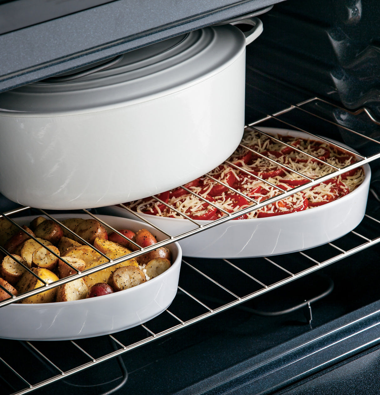 GE  30" Free-Standing Electric Range - Stainless Steel (JBS360RTSS)