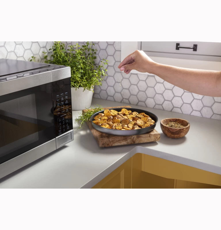 GE 1.0 Cu. Ft. Capacity Countertop Convection Microwave Oven with Air Fry -  (JES1109RRSS)