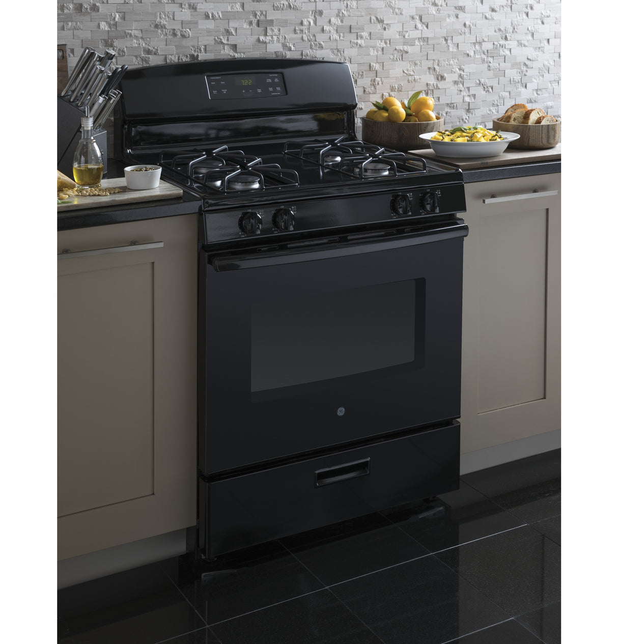 GE 30" Free-Standing Gas Range - Black (JGBS60DEKBB)