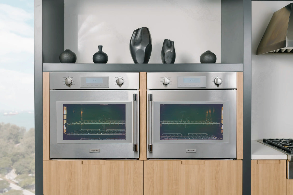THERMADOR  Professional Single Wall Oven 30'' Right Side Opening Door, - Stainless Steel (POD301RW)