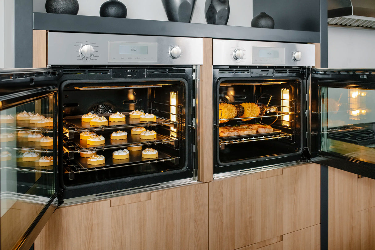 THERMADOR  Professional Single Wall Oven 30'' Right Side Opening Door, - Stainless Steel (POD301RW)