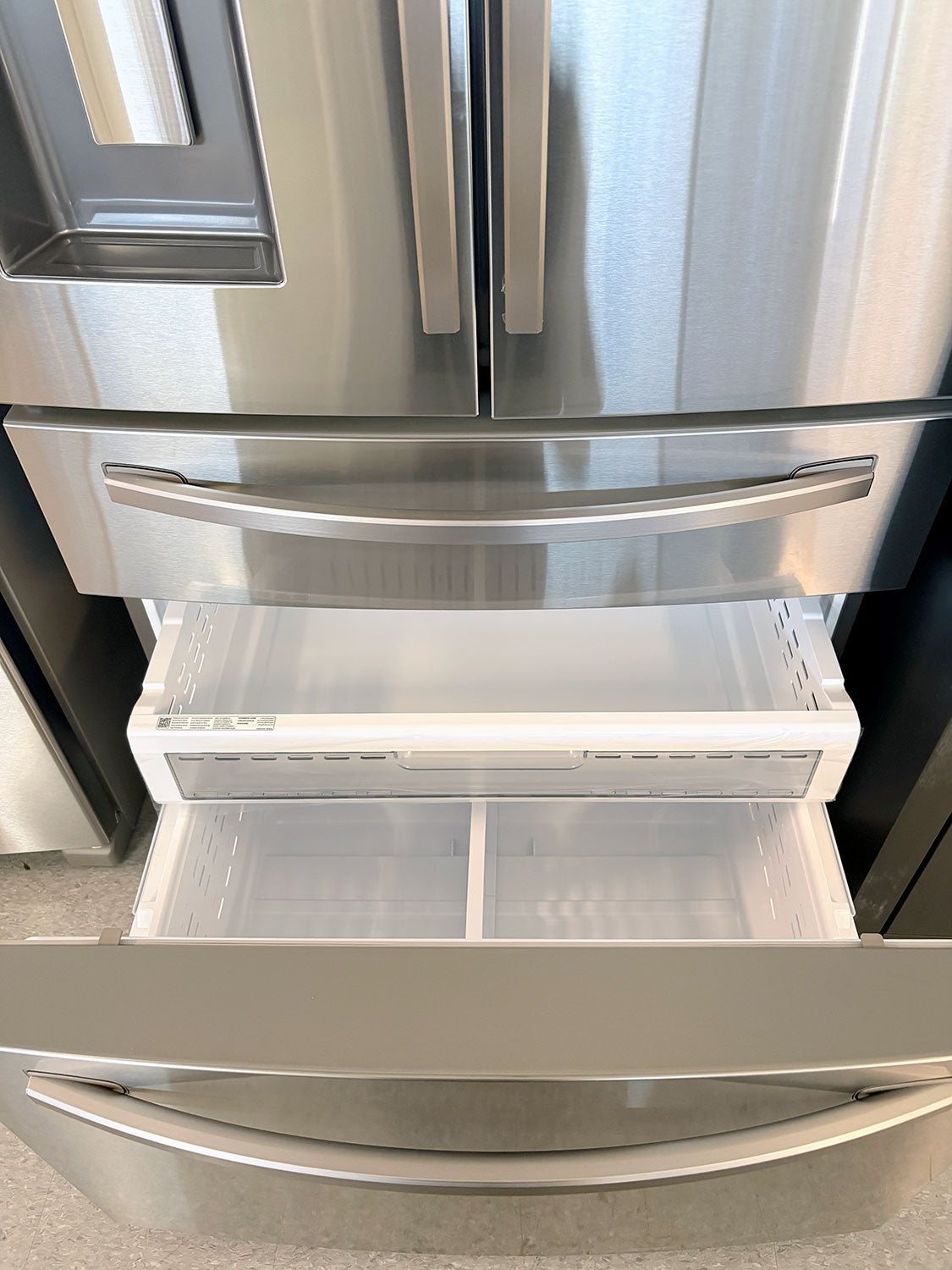 SAMSUNG 28 cu. ft. Food Showcase 4-Door French Door Refrigerator in Stainless Steel - Floor Model -  (RF28R7351SR) Floor Model