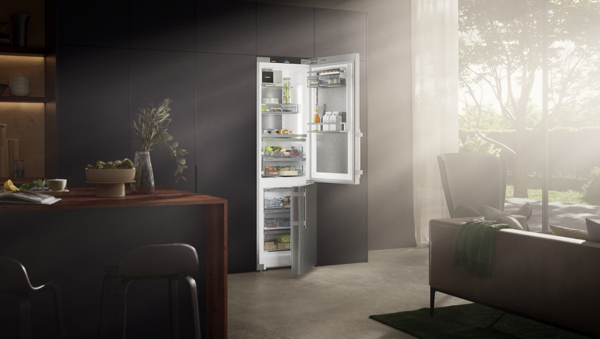 LIEBHERR  Fridge-freezer with BioFresh Professional and NoFrost, Right Hinged - Stainless (SCB5790IM)