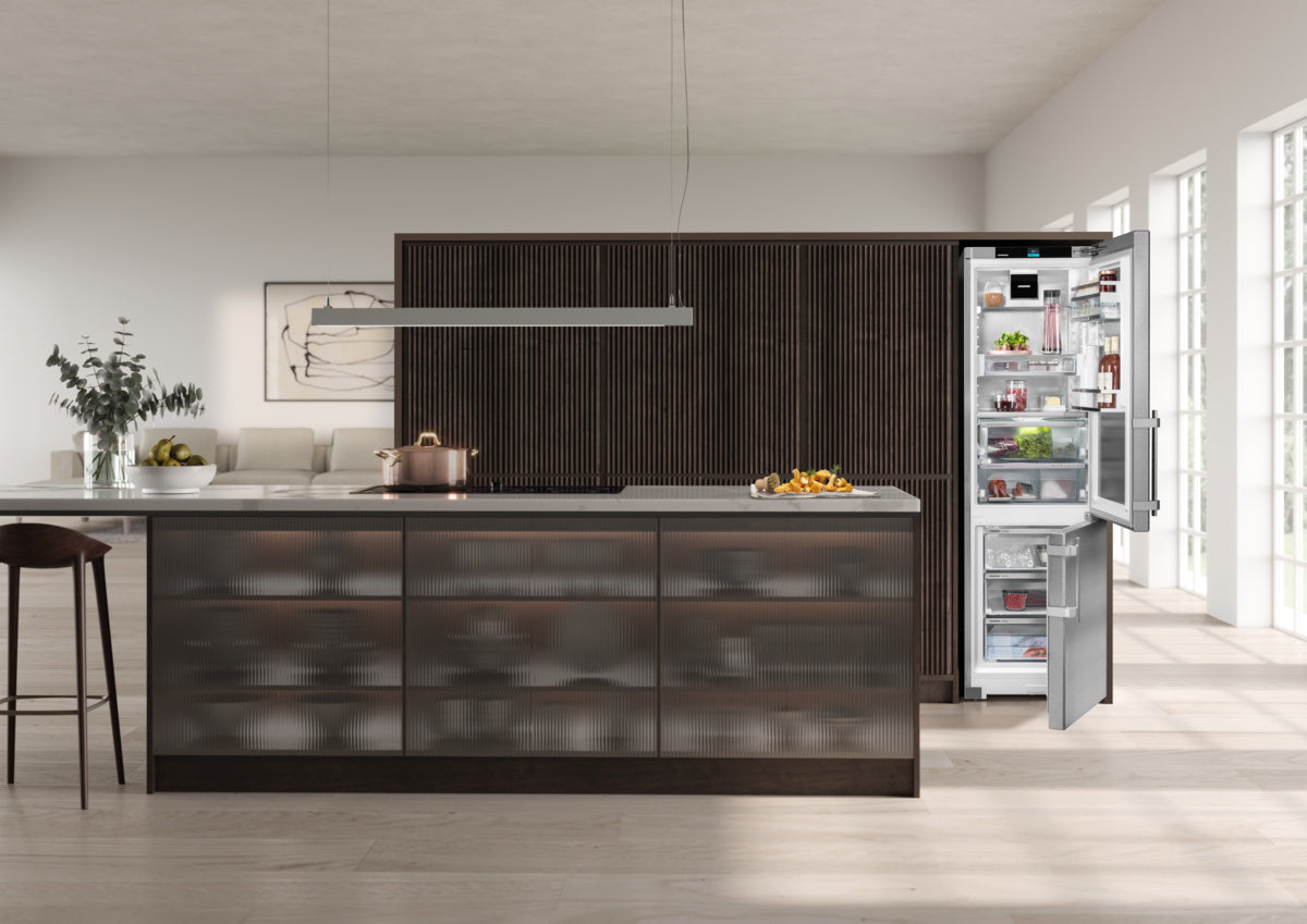 LIEBHERR  Fridge-freezer with BioFresh Professional and NoFrost, Right Hinged - Stainless (SCB5790IM)