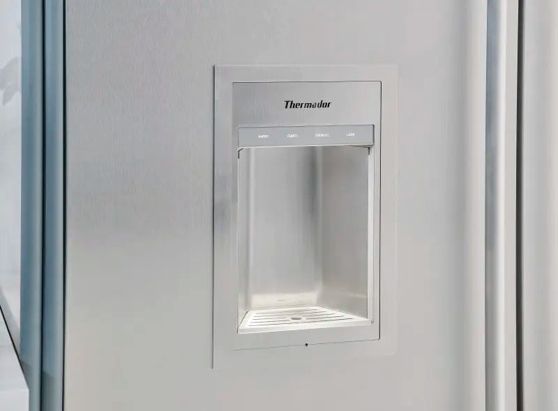 Thermador  Built-in Freezer Column 18"  External Ice & Water Dispenser  Left Hinge - Panel Ready (T18ID905LP)