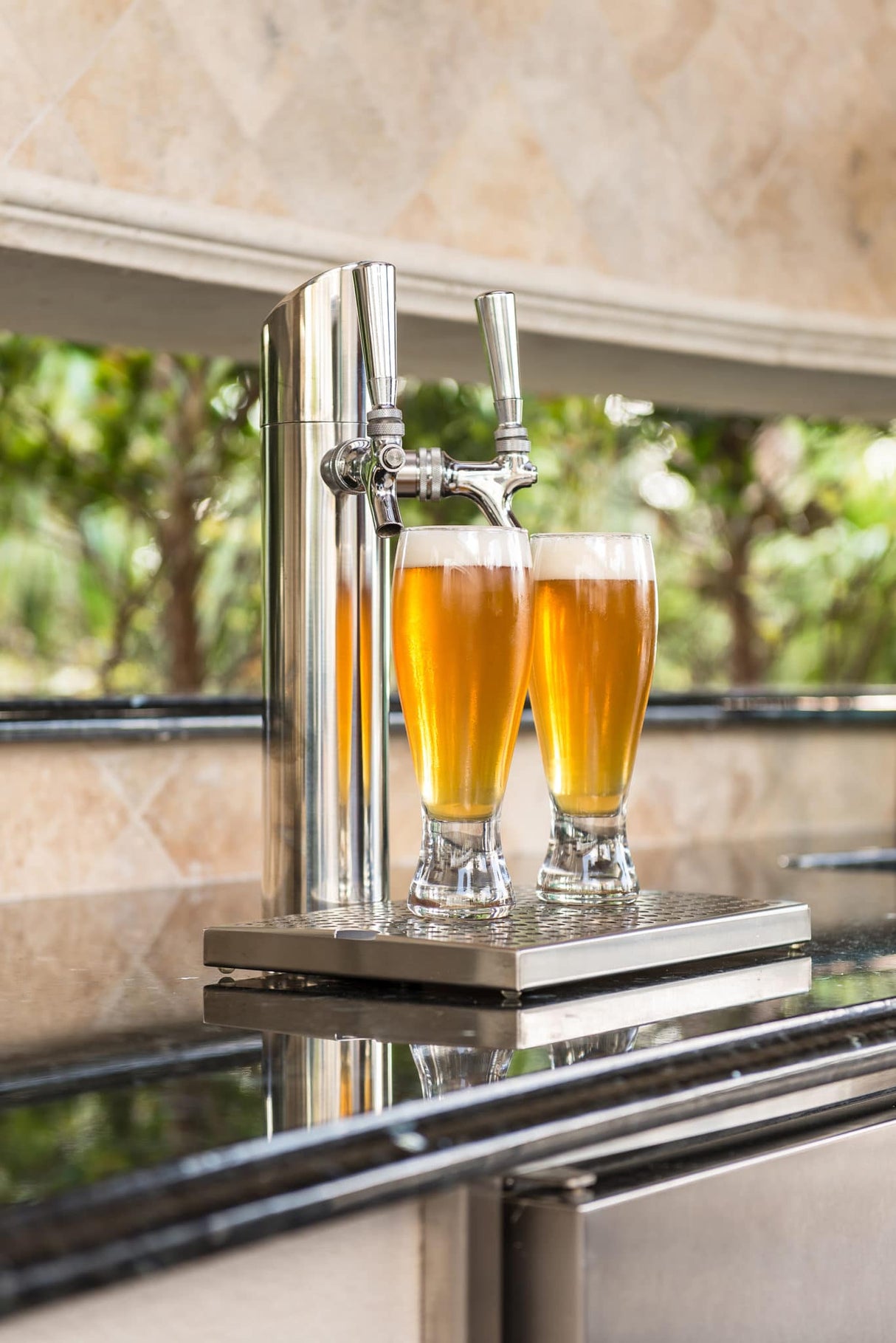 True Residential  24″ Dual Tap Beverage Dispenser Solid Stainless - Stainless Steel (TUR24DDRSSC)