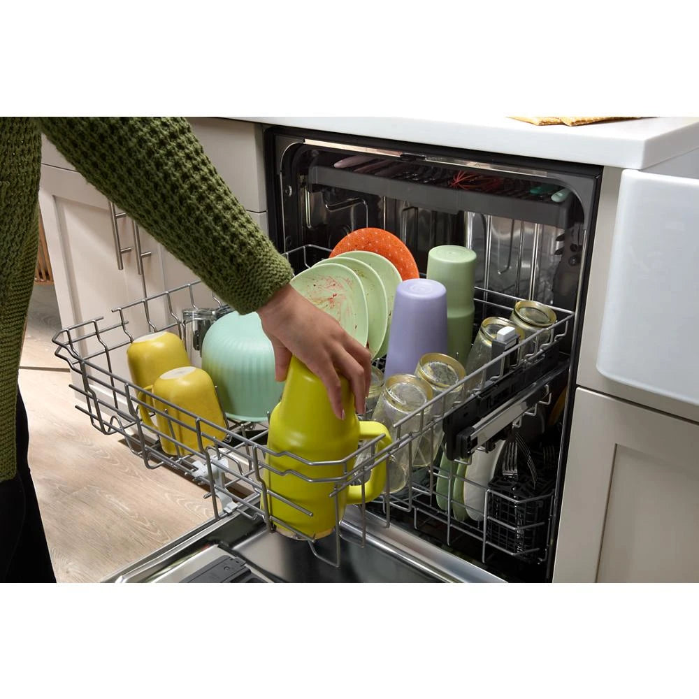 Whirlpool  24” Stainless Steel Dishwasher with AI Intelligent Wash - 47 dBA - White (WDT750SAKW)