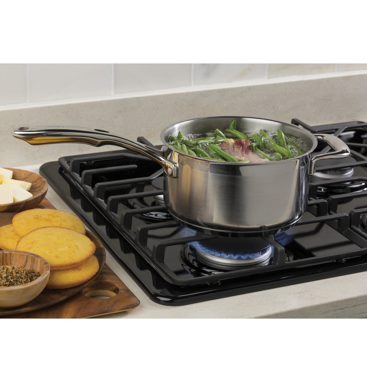 GE APPLIANCES GE(R) 30" Built-In Gas Cooktop with Dishwasher-Safe Grates -  (JGP3030DLBB)
