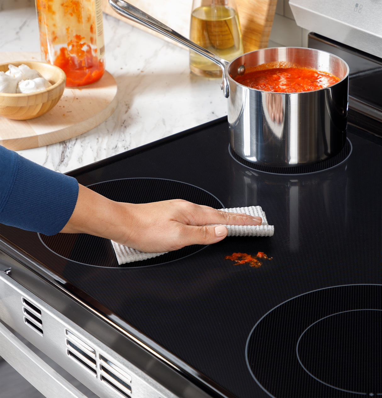 GE APPLIANCES GE(R) 30" Slide-In Electric Range with Crisp Mode -  (GRS500PVSS)