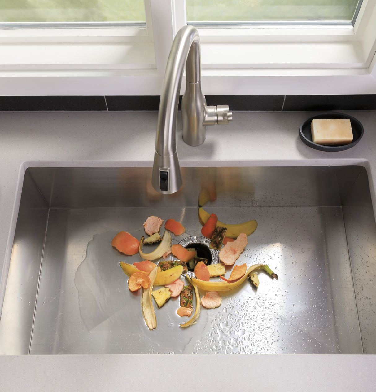 GE APPLIANCES GE DISPOSALL(R) 3/4 HP Continuous Feed Garbage Disposer - Non-Corded -  (GFC720N)