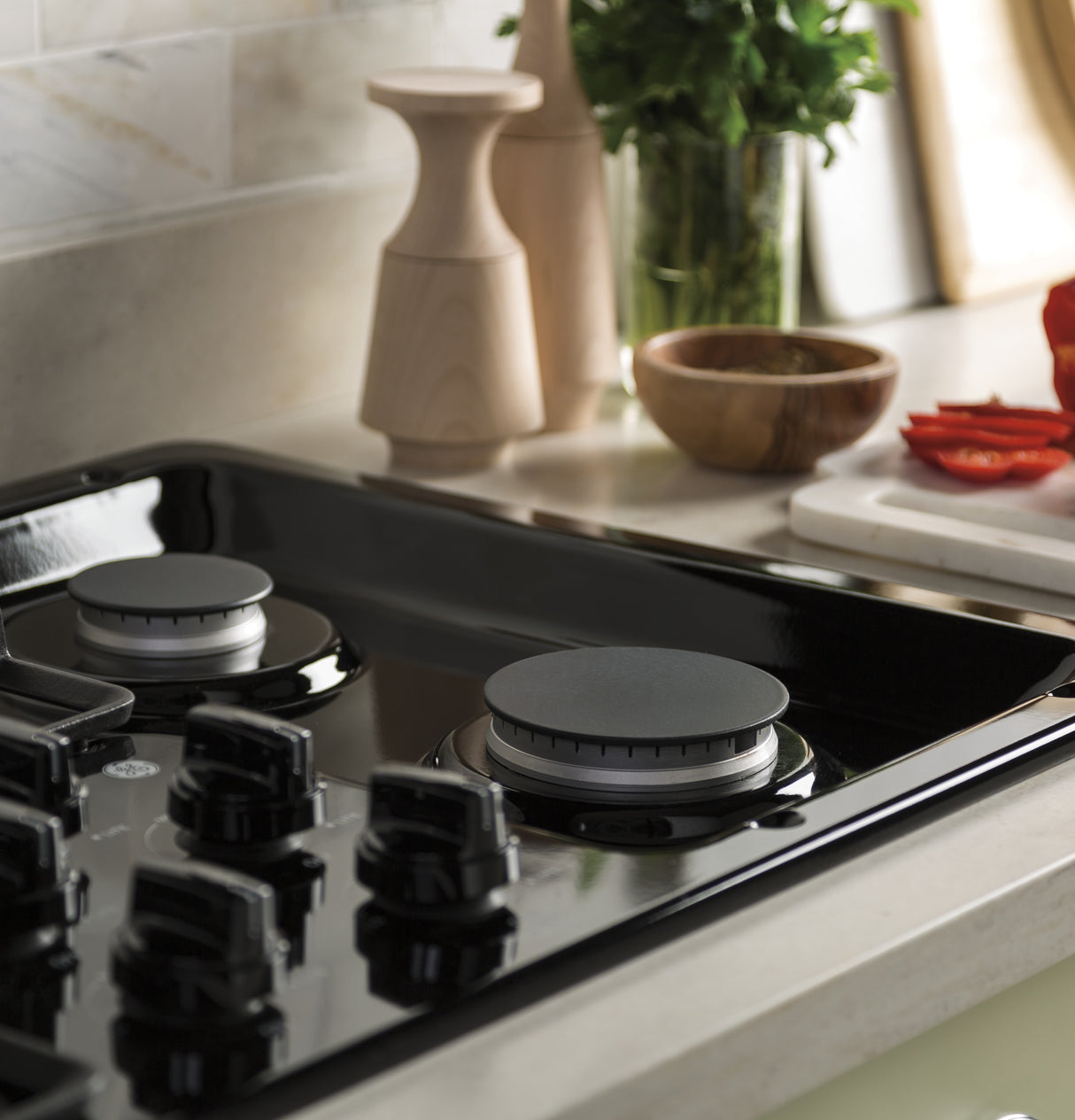 GE APPLIANCES GE(R) 36" Built-In Gas Cooktop with Dishwasher-Safe Grates -  (JGP3036DLBB)