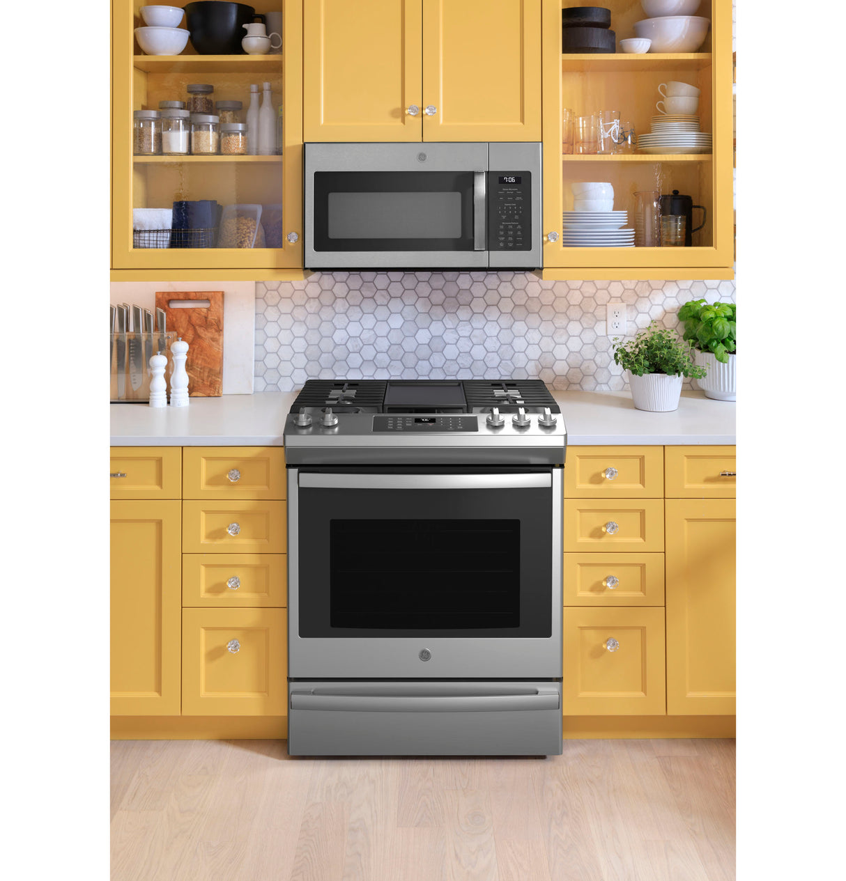 GE GE® 30" Slide-In Front-Control Convection Gas Range with No Preheat Air Fry -  (JGS760SPSS)