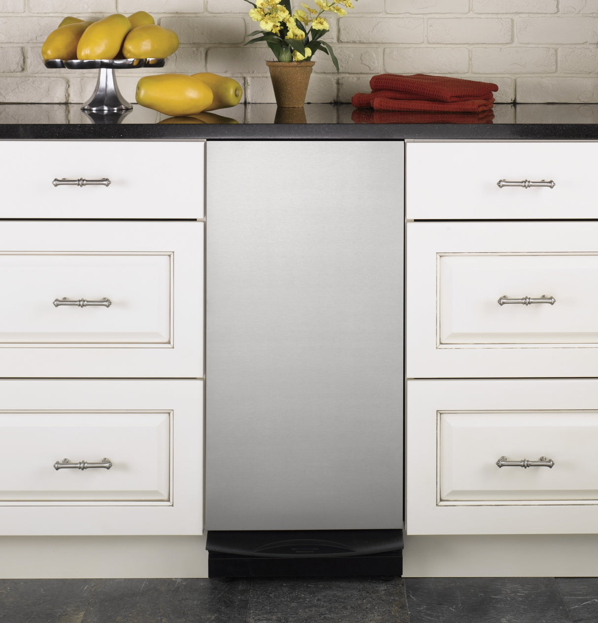 GE APPLIANCES Universal 15" Built-In Compactor -  (UCG1520NSS)