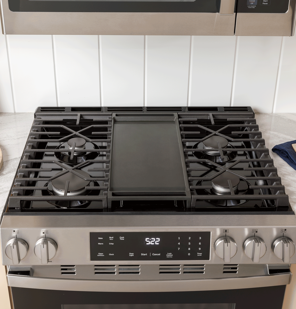 GE APPLIANCES GE(R) 30" Slide-In Front Control Gas Range with Crisp Mode -  (GGS500SVSS)